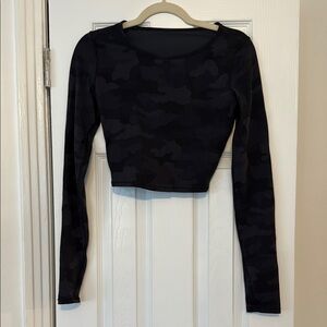 Lululemon Athletica Black Camo Fitted Long Sleeve Crop Top